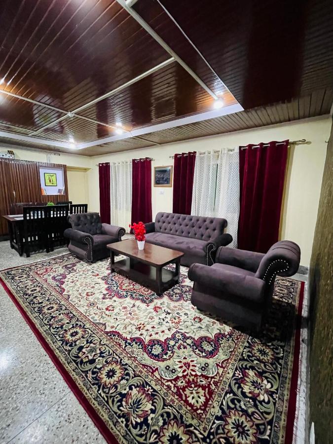 The Khayabaan - Luxurious Home Stay Away From Home Сринагар Экстерьер фото