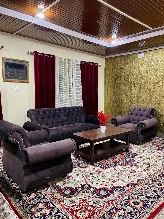 The Khayabaan - Luxurious Home Stay Away From Home Сринагар Экстерьер фото