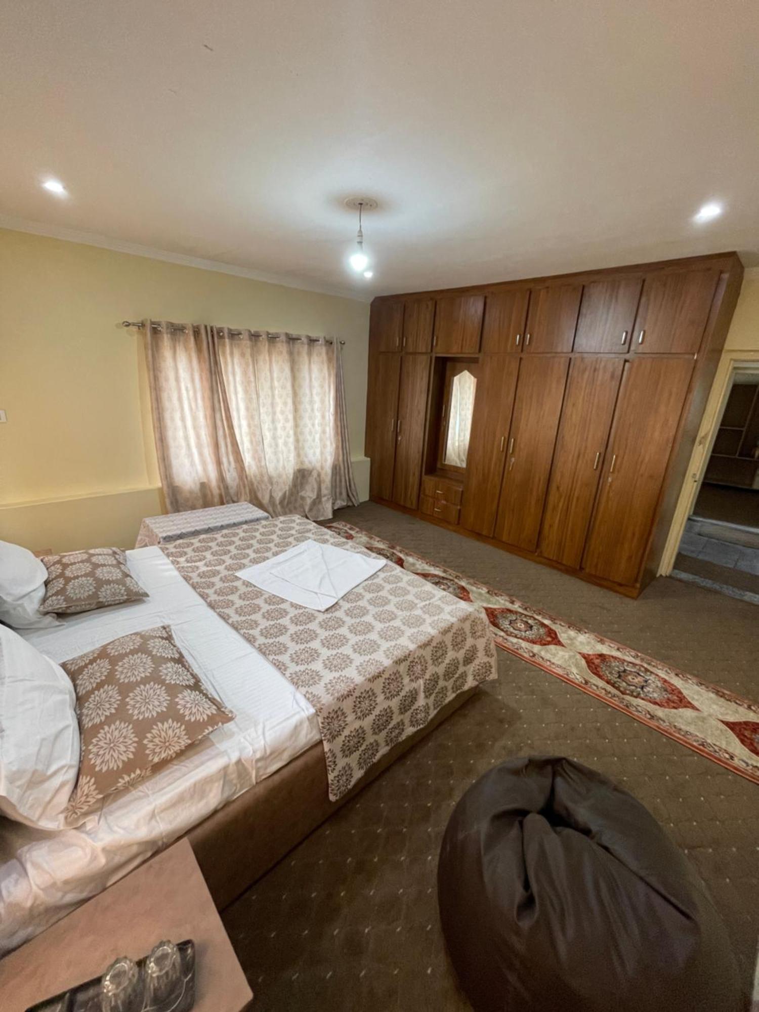The Khayabaan - Luxurious Home Stay Away From Home Сринагар Экстерьер фото