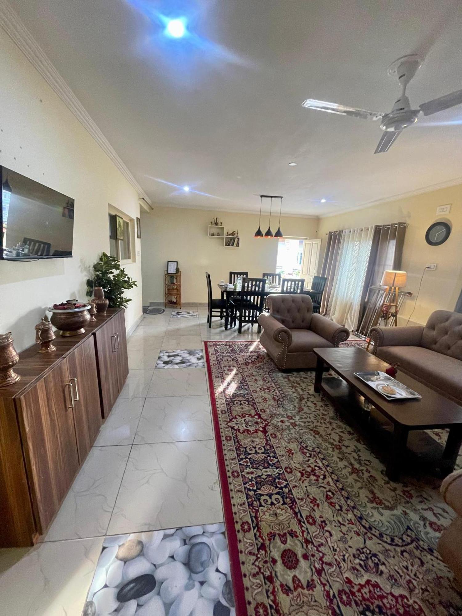 The Khayabaan - Luxurious Home Stay Away From Home Сринагар Экстерьер фото